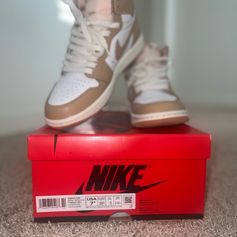 Women’s Air Jordan Retro 1 OG Praline